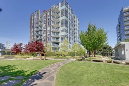 Garden / Landscaping Photo of 708 7468 Lansdowne Road, Richmond, BC