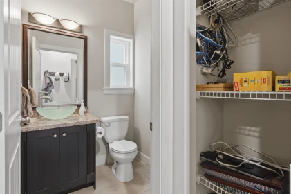 Mudroom Photo of 24230 104 Avenue, Maple Ridge, BC