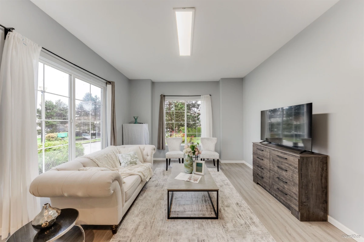 Family Room Photo of 15649 Rosemary Heights Crescent, Surrey, BC
