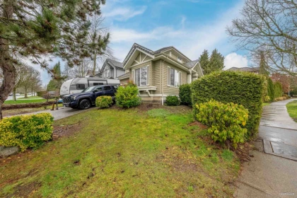 Fitness Center Photo Near 15649 Rosemary Heights Crescent, Surrey, BC