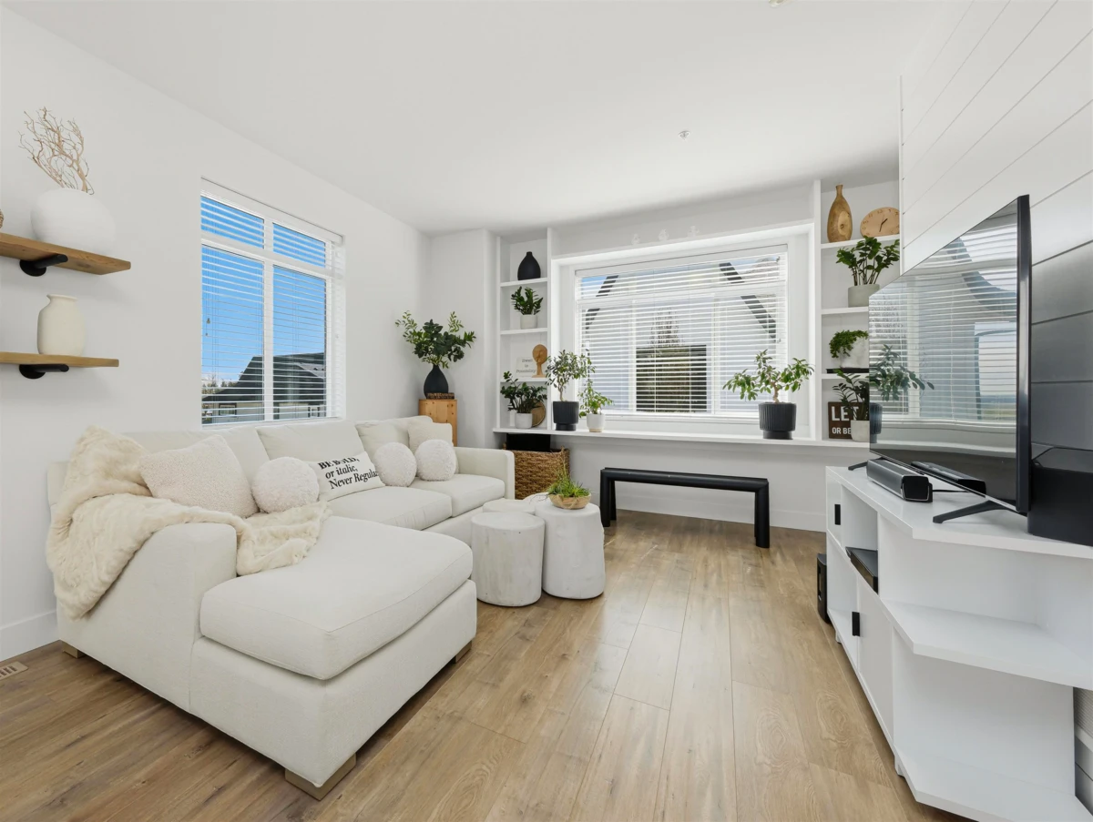 Dining Area Photo of 18 6897 201 Street, Langley, BC