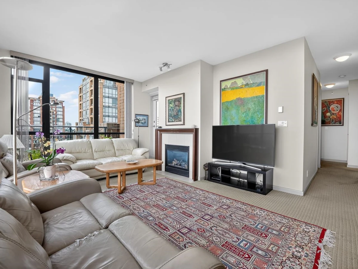 Family Room Photo of 1502 7388 Sandborne Avenue, Burnaby, BC