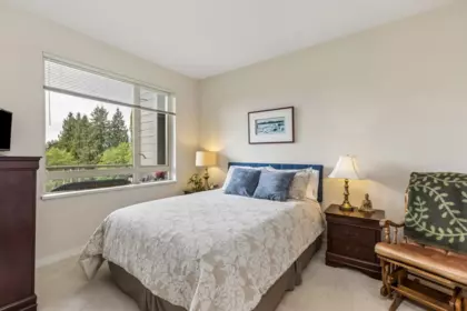Walk-In Closet Photo of 404 159 W 22nd Street, North Vancouver, BC