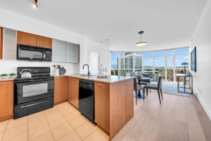 Kitchen Island Photo of 1051 1483 E King Edward Avenue, Vancouver, BC