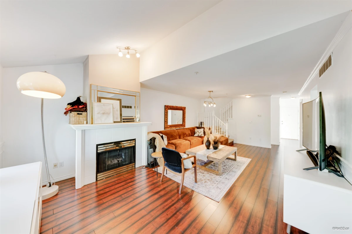 Living Room Photo of 70 20761 Telegraph Trail, Langley, BC