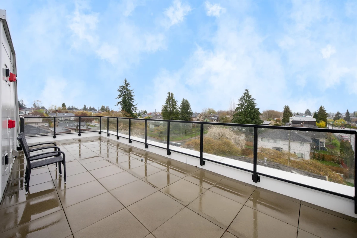 Exterior Rear Photo of 2 128 W Woodstock Avenue, Vancouver, BC
