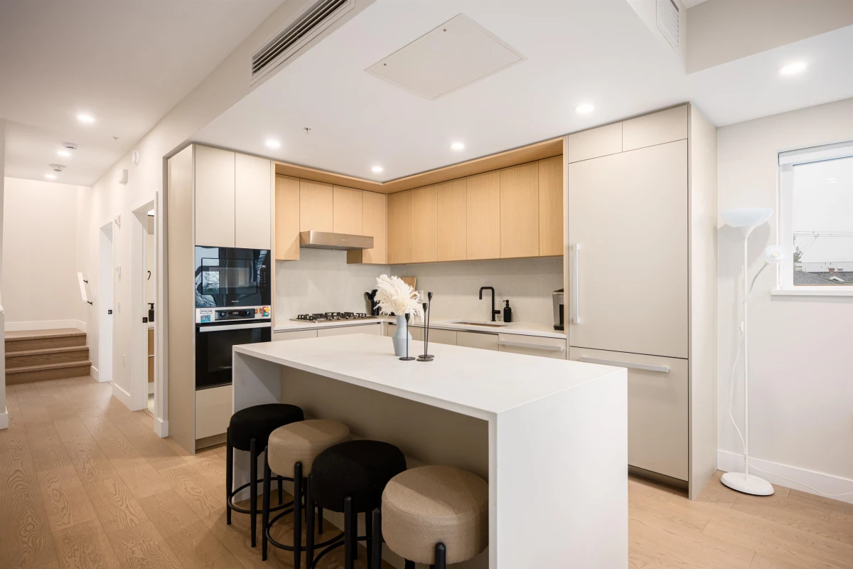 Family Room Photo of 2 128 W Woodstock Avenue, Vancouver, BC