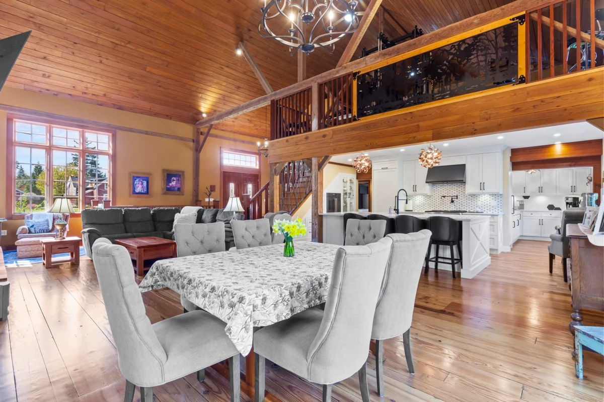 Dining Area Photo of 34055 Ferndale Avenue, Mission, BC