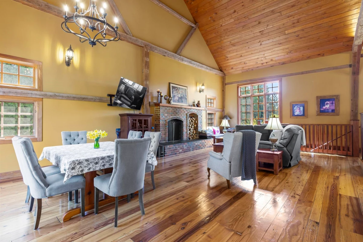Family Room Photo of 34055 Ferndale Avenue, Mission, BC