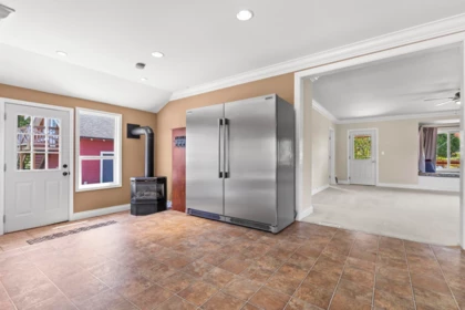 Garage Interior Photo of 34055 Ferndale Avenue, Mission, BC