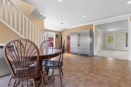 Hallway Photo of 34055 Ferndale Avenue, Mission, BC