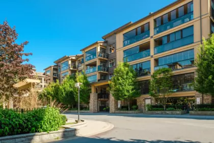 325 8218 207a Street, Langley, BC, Langley — Apartment/Condo for sale