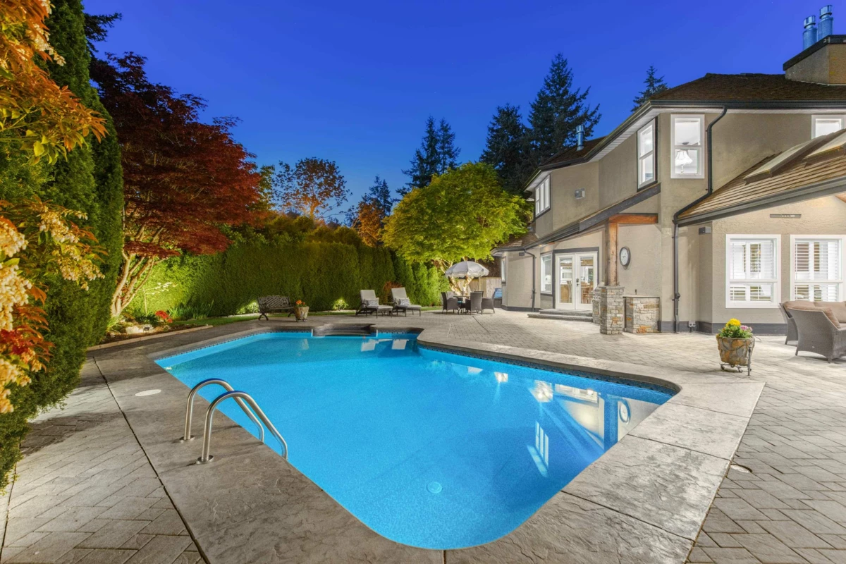 Living Room Photo of 13174 23a Avenue, Surrey, BC