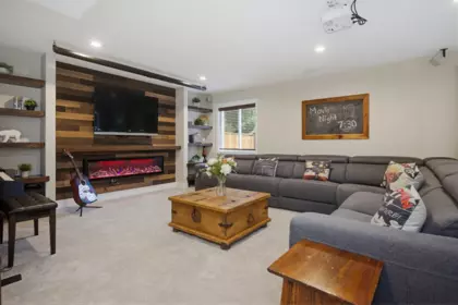Swimming Pool Photo of 6072 165 Street, Surrey, BC