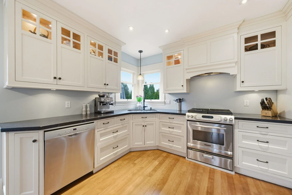 Dining Area Photo of 416 Second Street, New Westminster, BC