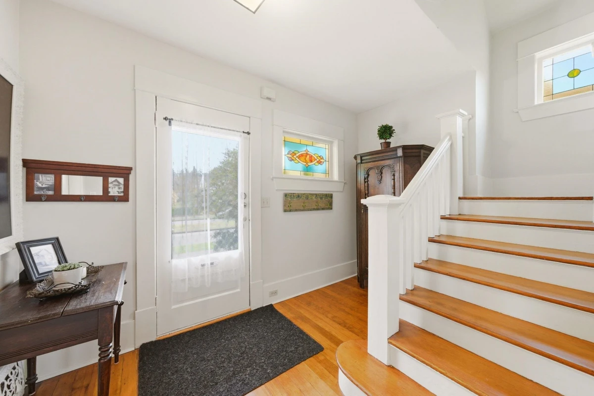 Living Room Photo of 416 Second Street, New Westminster, BC