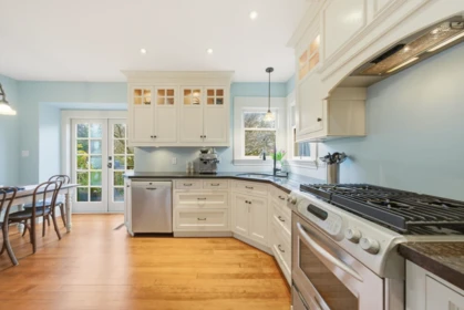 Kitchen Island Photo of 416 Second Street, New Westminster, BC