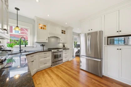 Kitchen Photo of 416 Second Street, New Westminster, BC