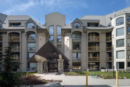 423 4809 Spearhead Drive, Whistler, BC, Whistler — Apartment/Condo for sale