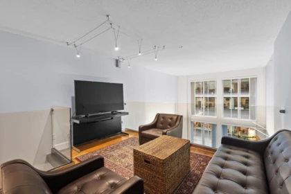 Entry Foyer Photo of 409 610 Granville Street, Vancouver, BC