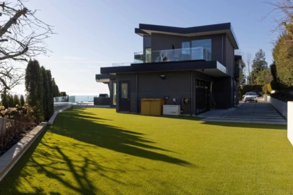 Garden / Landscaping Photo of 1840 Orchard Way, West Vancouver, BC