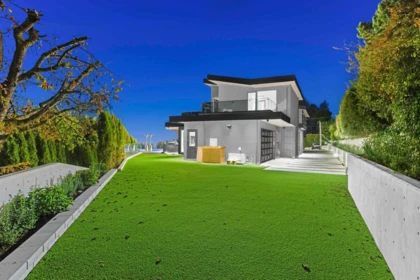 Swimming Pool Photo of 1840 Orchard Way, West Vancouver, BC