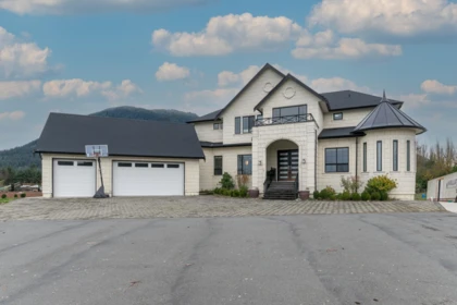 8528 Sylvester Road, Mission, BC, Mission — Single Family Residence for sale