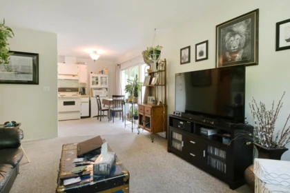 Kitchen Island Photo of 202A 45655 Mcintosh Drive, Chilliwack, BC
