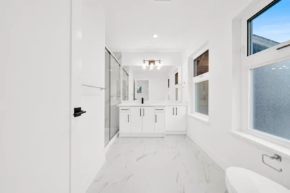 Primary Bathroom Photo of 13 12770 105 Avenue, Surrey, BC