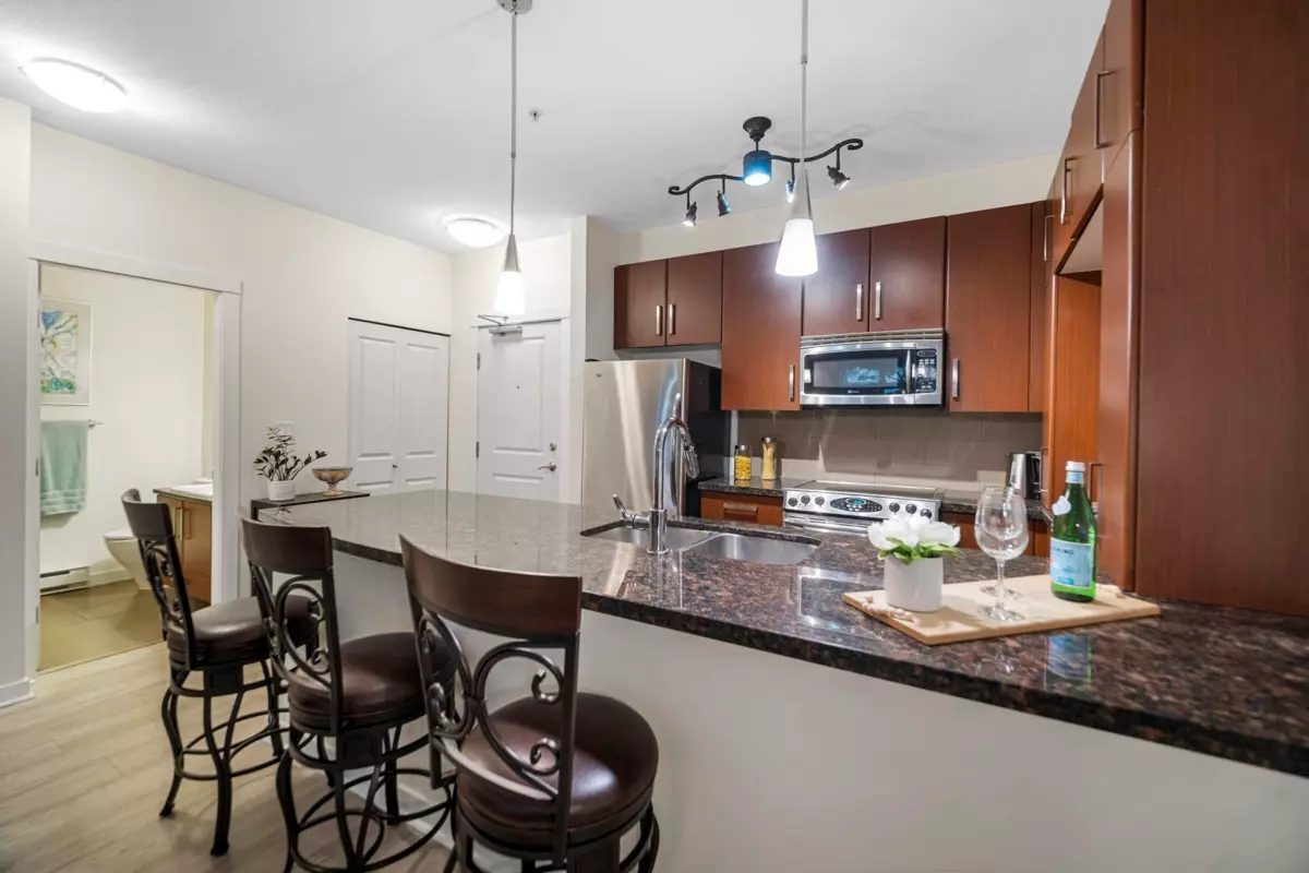 Dining Area Photo of 103 15168 19 Avenue, Surrey, BC