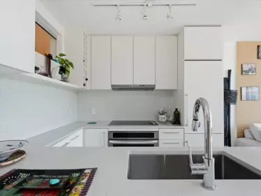Kitchen Island Photo of 1504 668 Columbia Street, New Westminster, BC