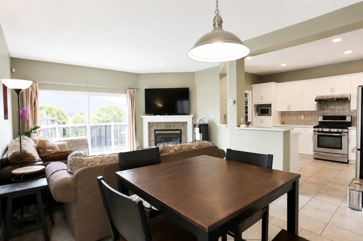 Living Room Photo of 36254 S Auguston Parkway, Abbotsford, BC