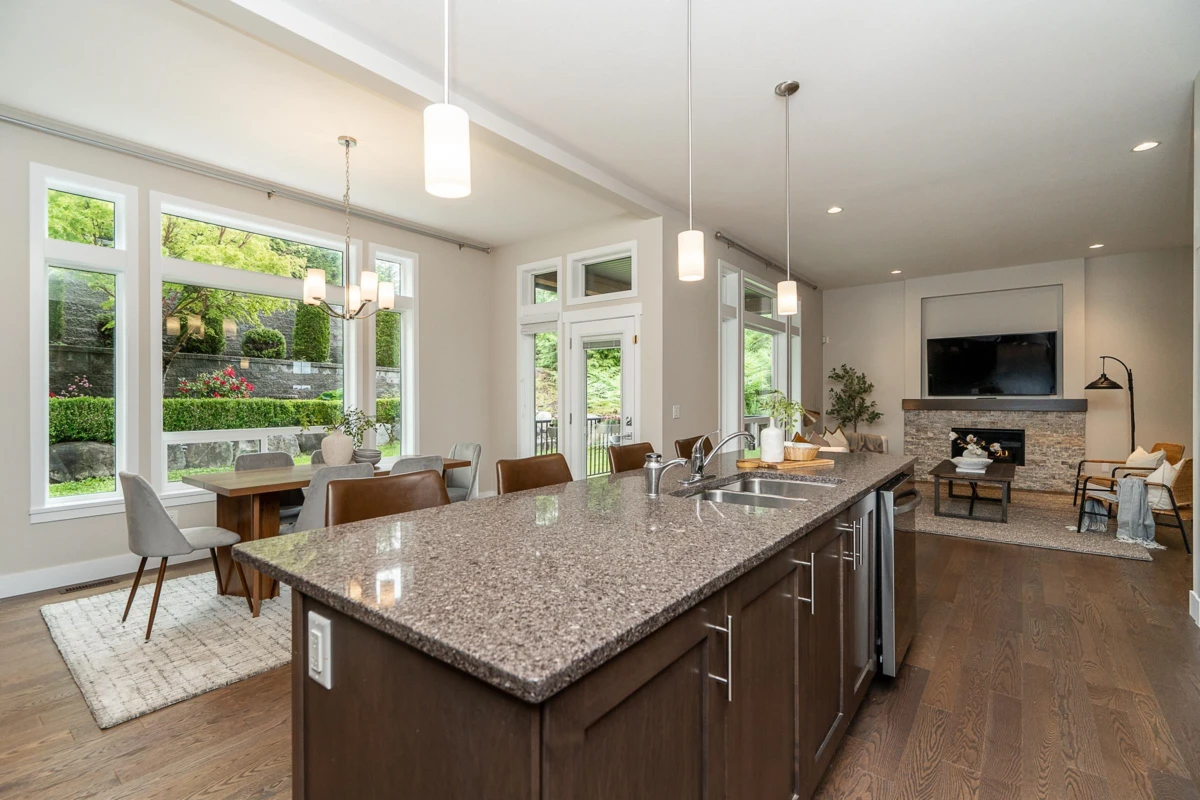 Dining Area Photo of 3565 Highland Drive, Coquitlam, BC