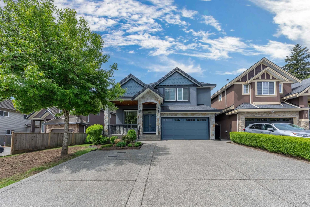 Living Room Photo of 8121 145 Street, Surrey, BC