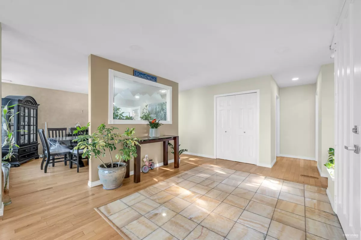 Dining Area Photo of 4673 Woodburn Road, West Vancouver, BC