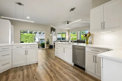 Kitchen Island Photo of 44425 Elsie Place, Chilliwack, BC
