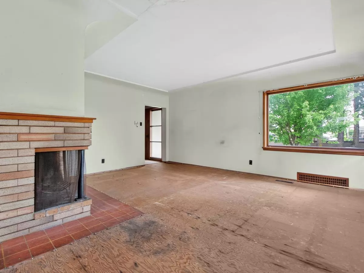 Family Room Photo of 3325 E 49th Avenue, Vancouver, BC