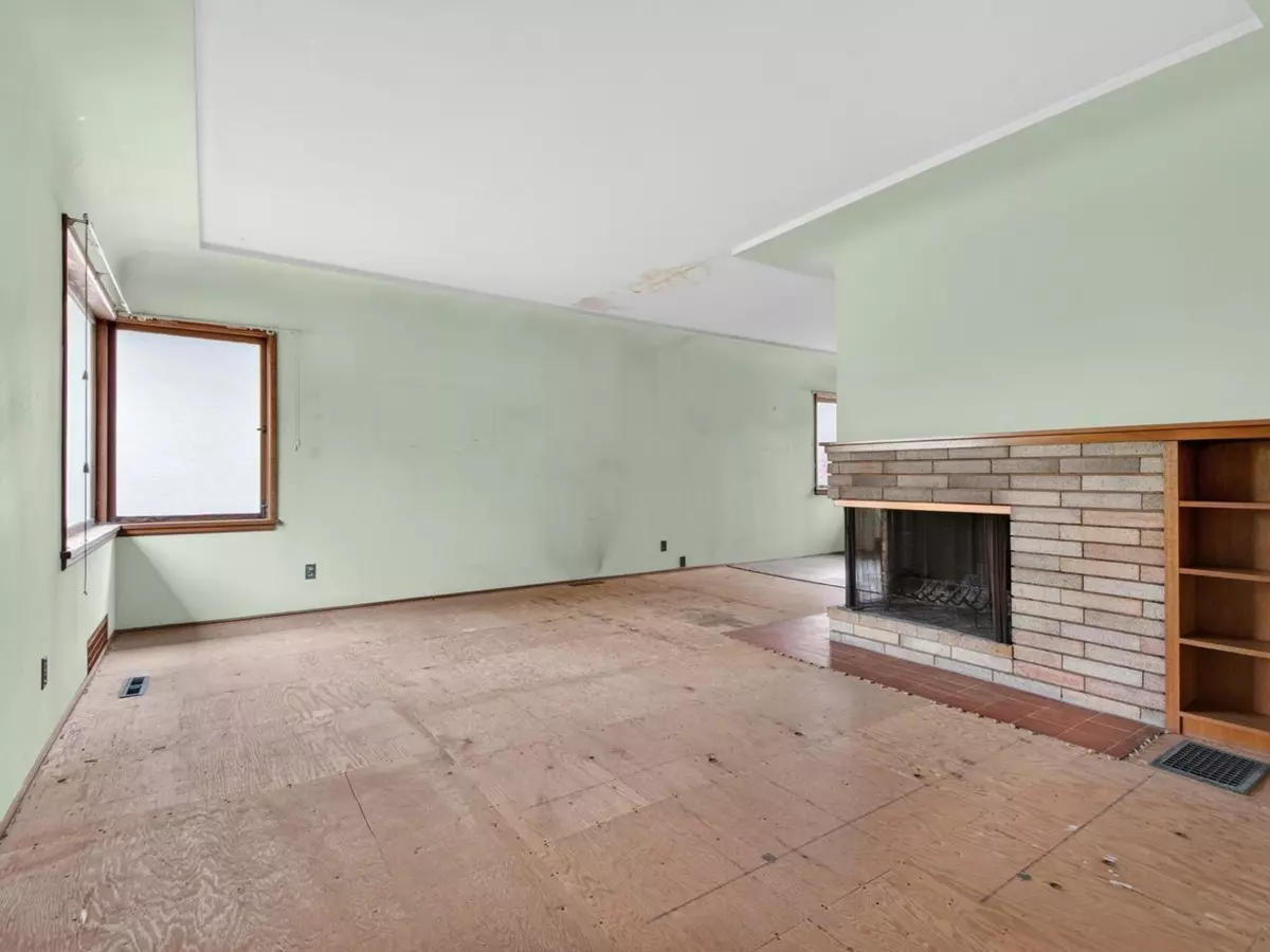 Living Room Photo of 3325 E 49th Avenue, Vancouver, BC