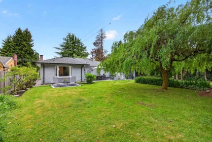 Garden / Landscaping Photo of 10871 Oriole Drive, Surrey, BC
