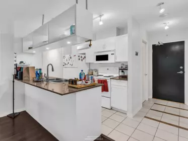 Kitchen Island Photo of 204 933 Hornby Street, Vancouver, BC