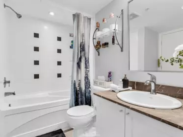 Powder Room Photo of 204 933 Hornby Street, Vancouver, BC