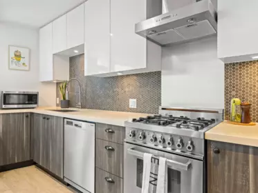 Kitchen Island Photo of 502 311 E 6th Avenue, Vancouver, BC
