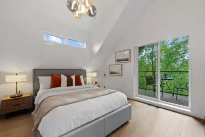 Hot Tub / Spa Photo of 1 6318 Sophia Street, Vancouver, BC