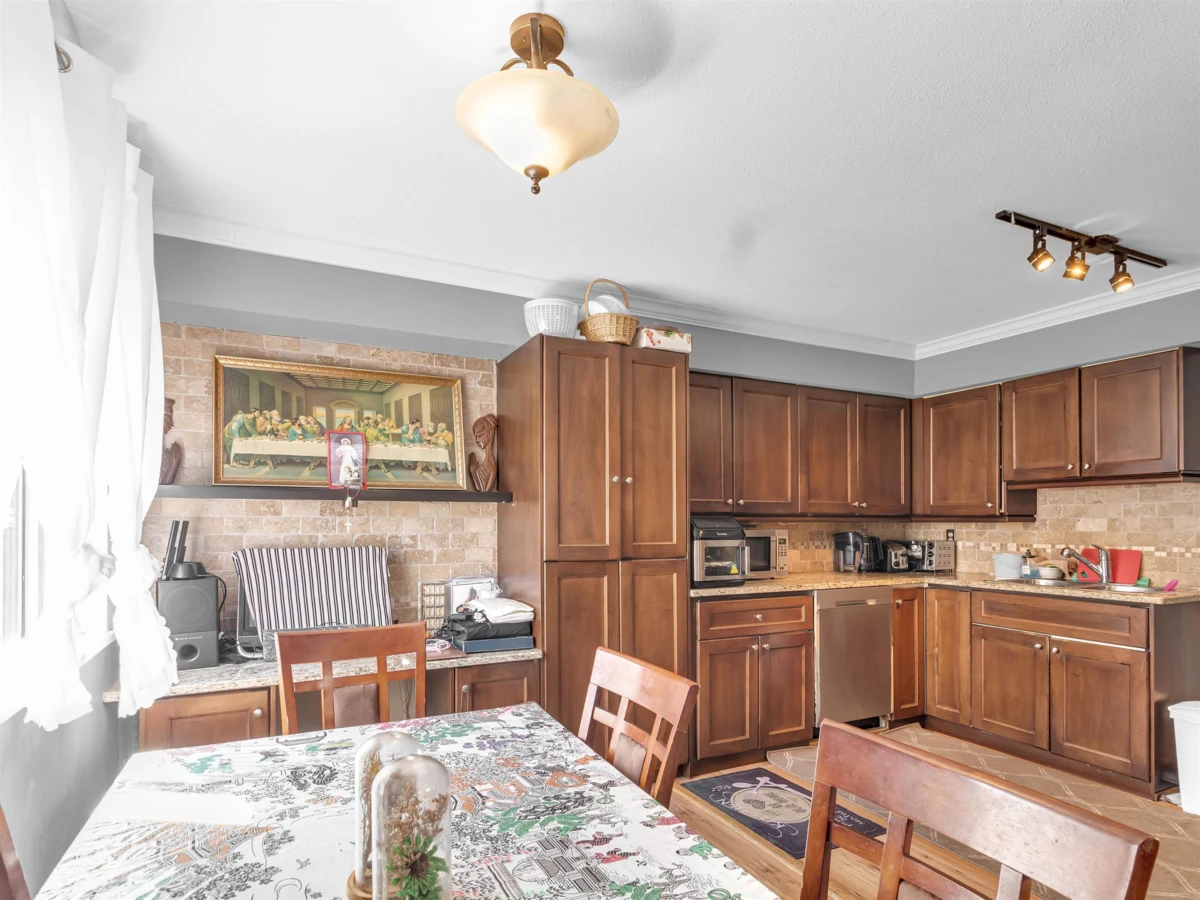 Dining Area Photo of 186 10077 156 Street, Surrey, BC