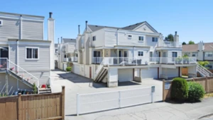 186 10077 156 Street, Surrey, BC