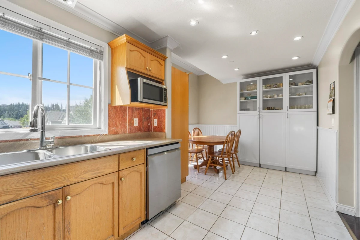 Dining Area Photo of 20 46360 Valleyview Road, Chilliwack, BC