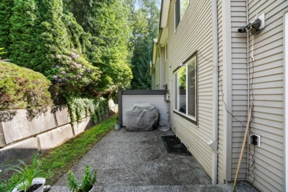 Staircase Photo of 20 46360 Valleyview Road, Chilliwack, BC