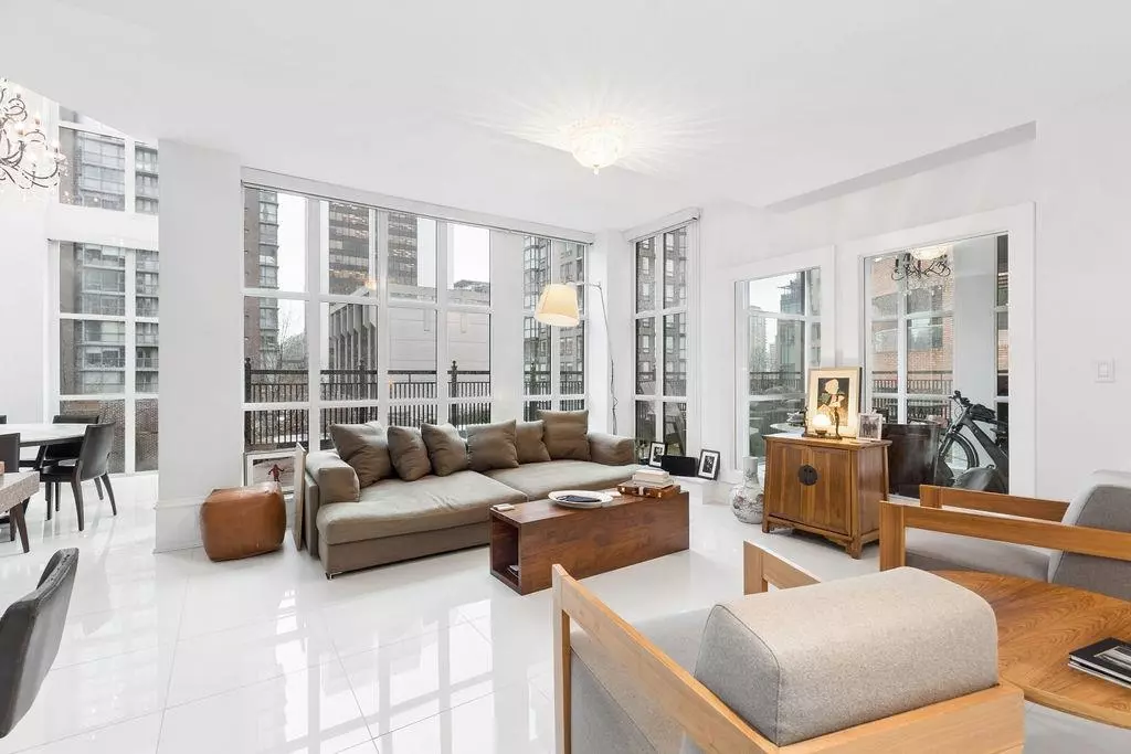 Family Room Photo of PH2 1102 Hornby Street, Vancouver, BC