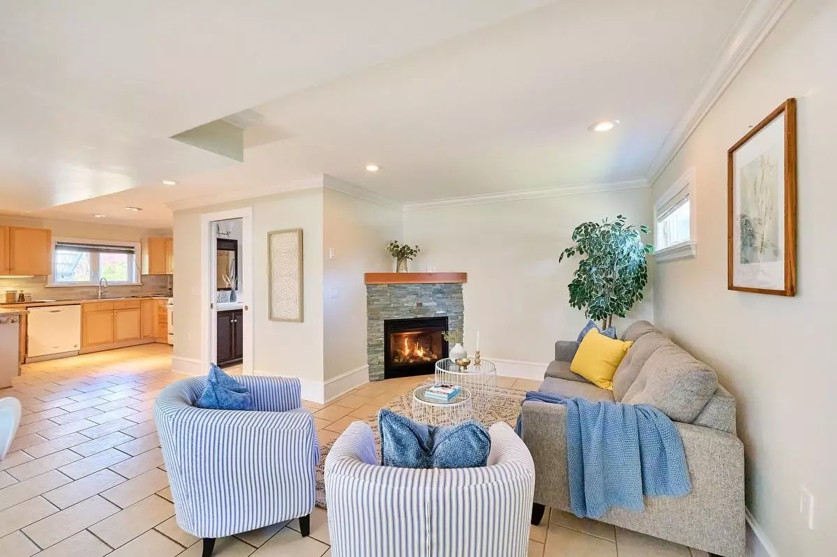 Family Room Photo of 3081 E Georgia Street, Vancouver, BC