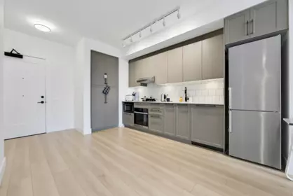 Walk-In Closet Photo of 809 8750 University Crescent, Burnaby, BC